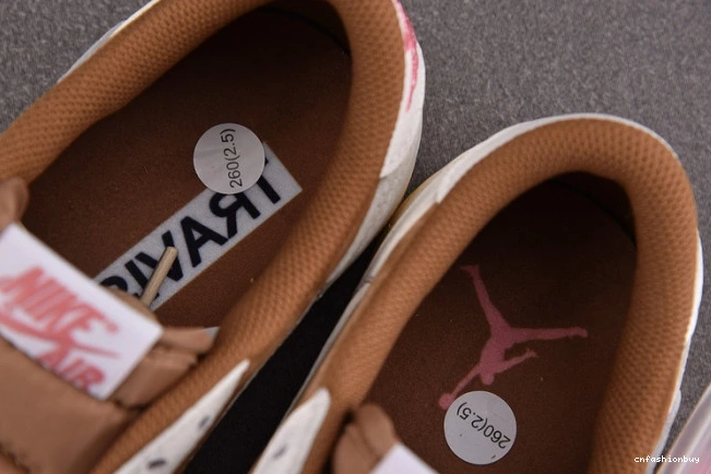 Travis 1 Low x SP AJ OG Scott DM7866-106 1210